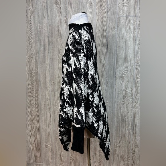 Iperico Made in Italy Wool Blend Houndstooth Poncho Sweater One Size - Picture 3 of 9